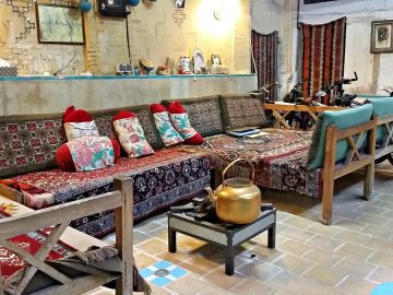 Golshan Traditional Hostel / Shiraz