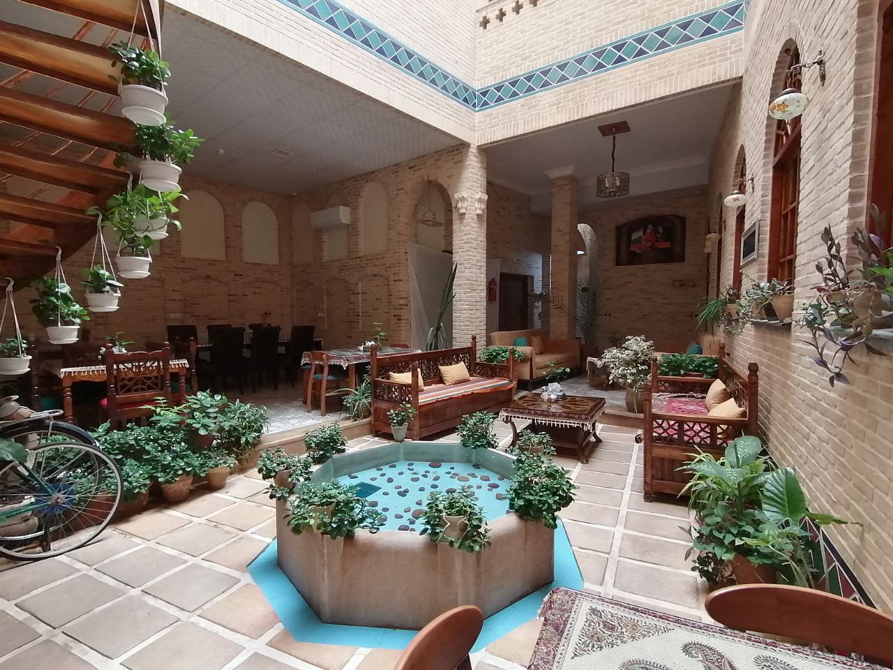 Bibi Hostel / Shiraz