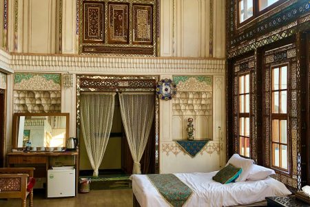 Atigh Traditional Hotel / Isfahan