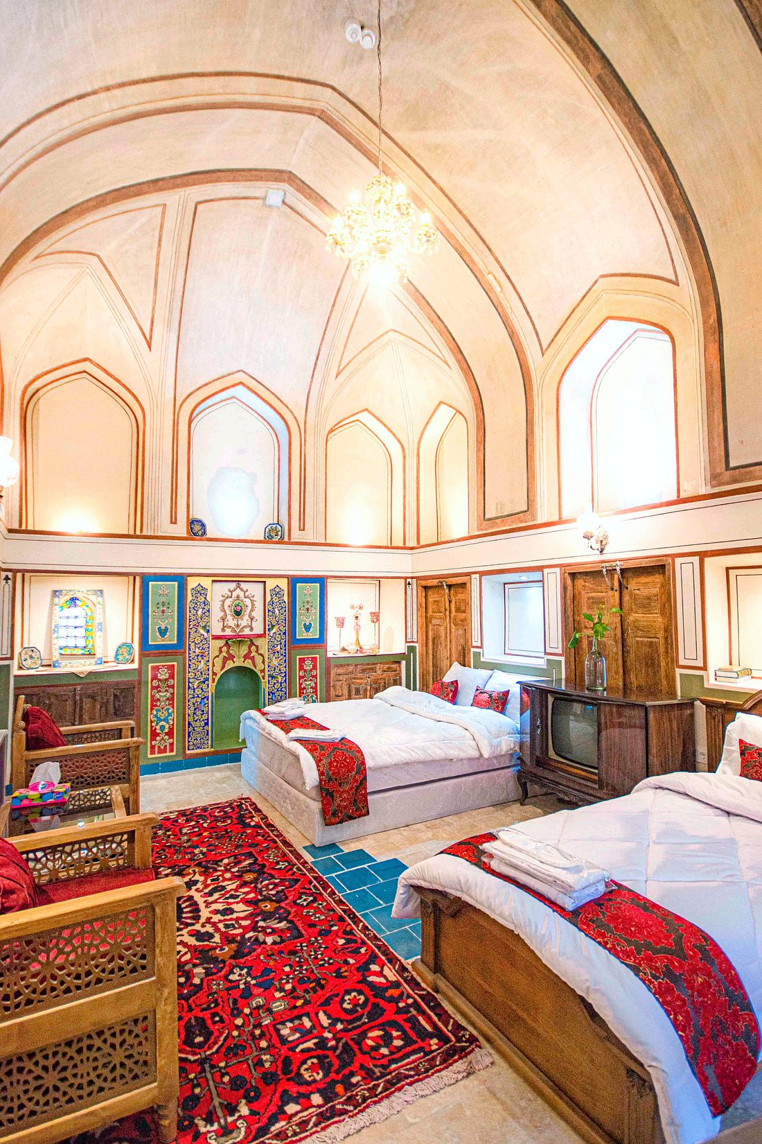 Yas Traditional Hotel / Isfahan