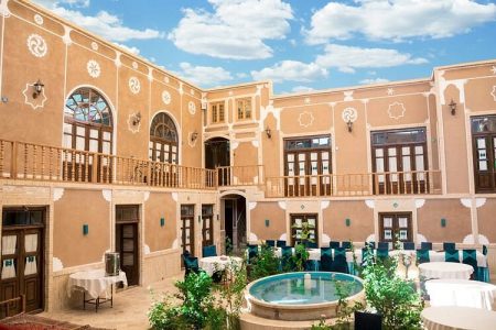Firoozeh Traditional Hotel / Yazd