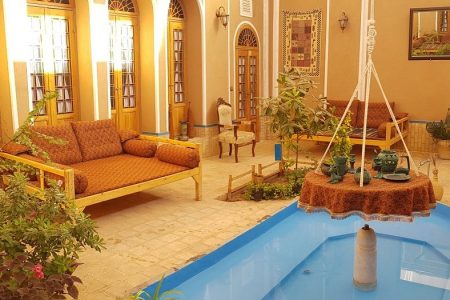 KheshtoKhatereh Ecolodge Hotel / Yazd