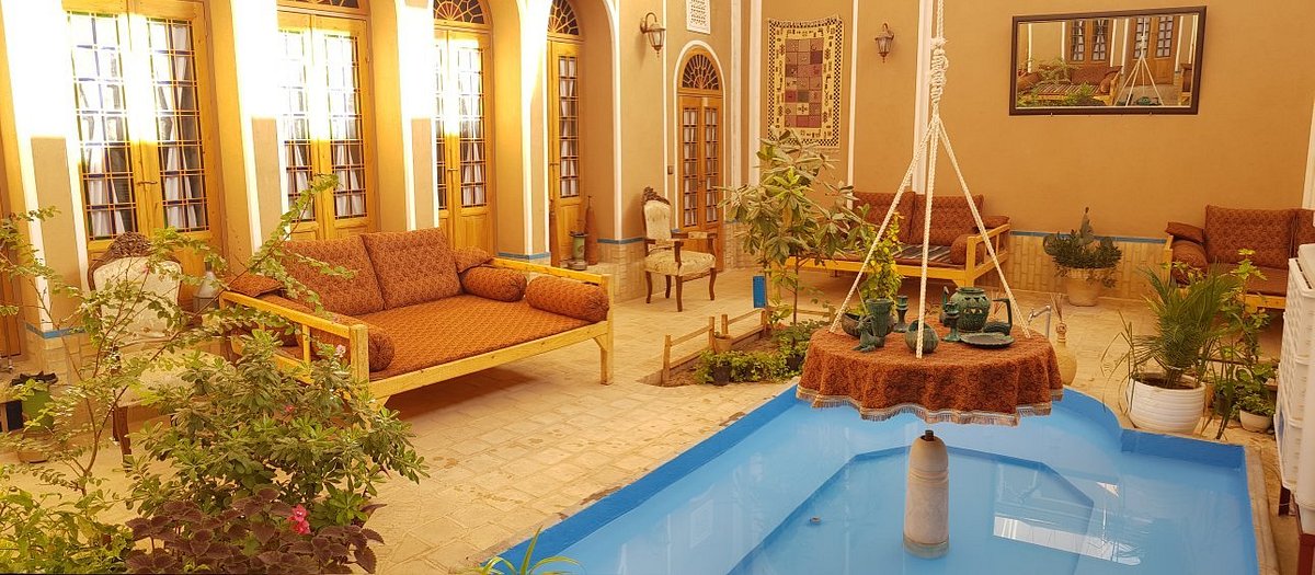 KheshtoKhatereh Ecolodge Hotel / Yazd