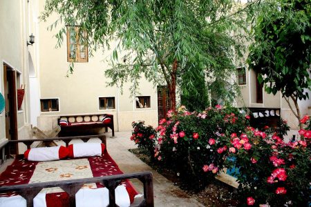Kourosh Traditional Hotel / Yazd