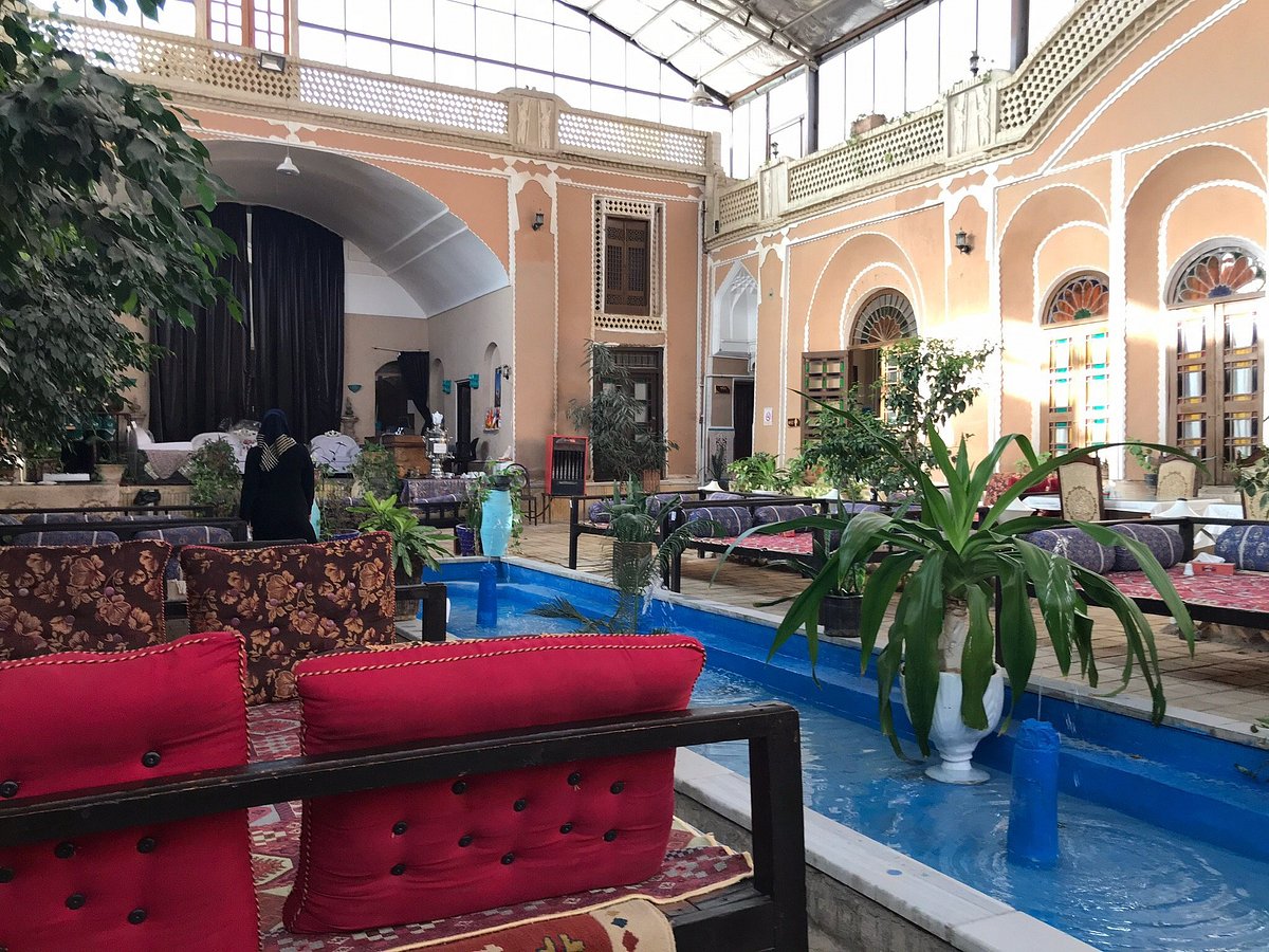 Adib Almamalek Hotel / Yazd