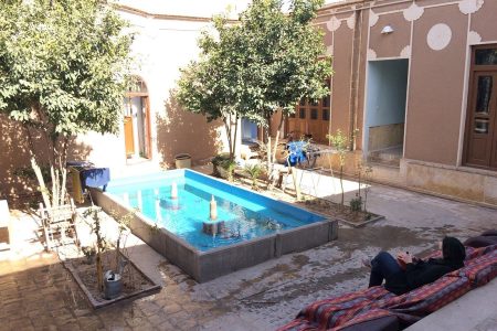 Oasis Hostel / Yazd