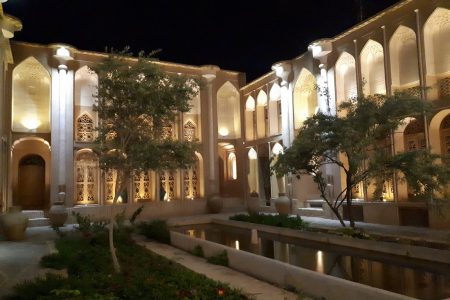 Khaneh Seneek Traditional Hotel / Yazd