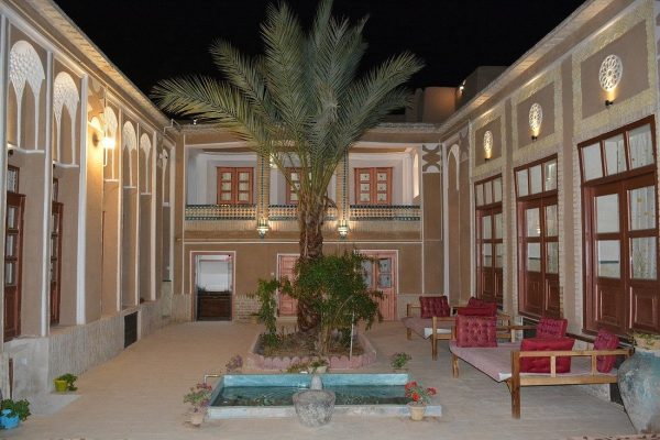 Tarooneh traditional accommodation / Yazd