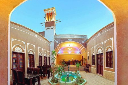 Yazd Star Hostel / Yazd