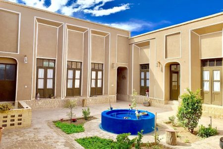 Kadkhoda Hostel / Yazd