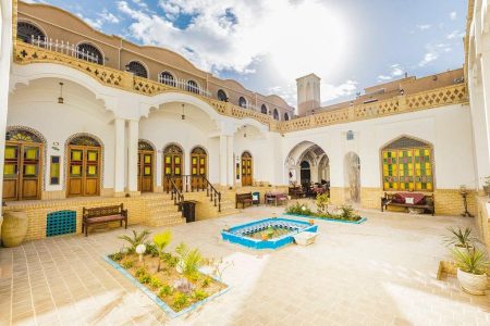 Amirza Traditional Hotel / Kashan