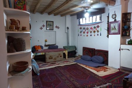 Alamut Hostel / Qazvin