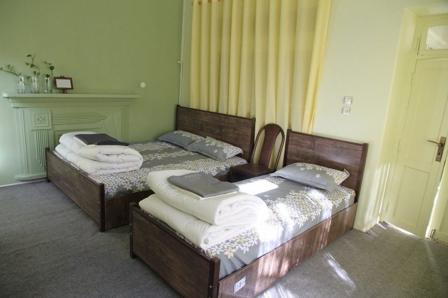 Cedar Hostel / Tehran