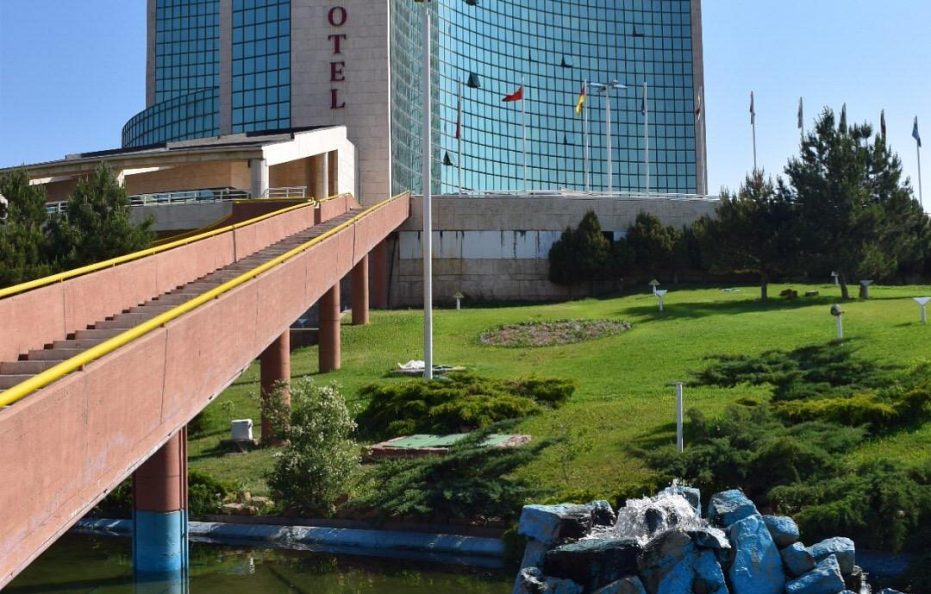 Tabriz El-Goli Pars Hotel / Tabriz