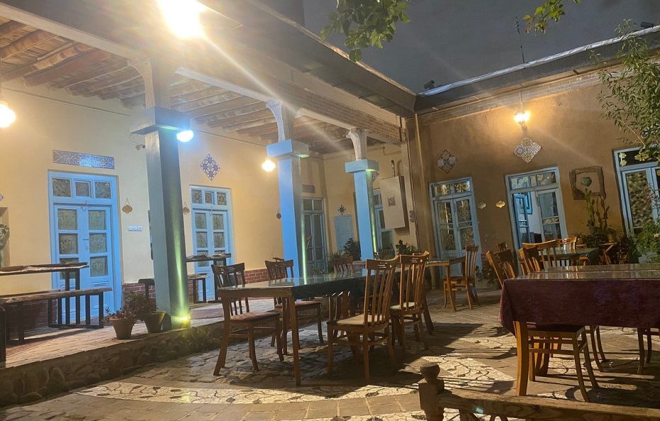 Anam traditional hotel / Zanjan