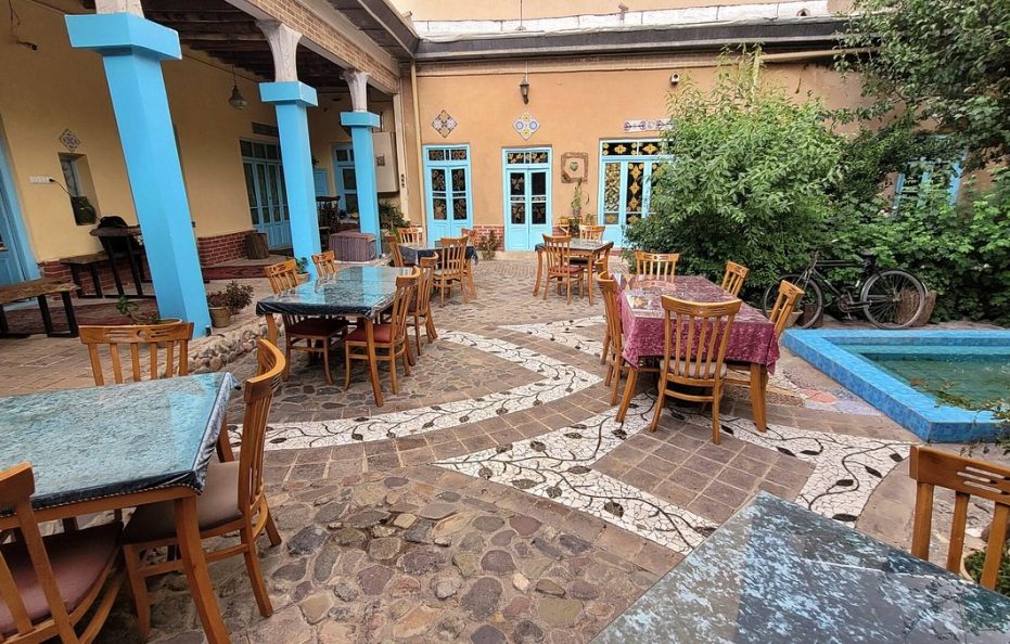 Anam traditional hotel / Zanjan