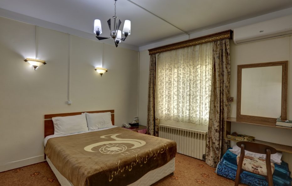 Zanjan Tourist Hotel / Zanjan
