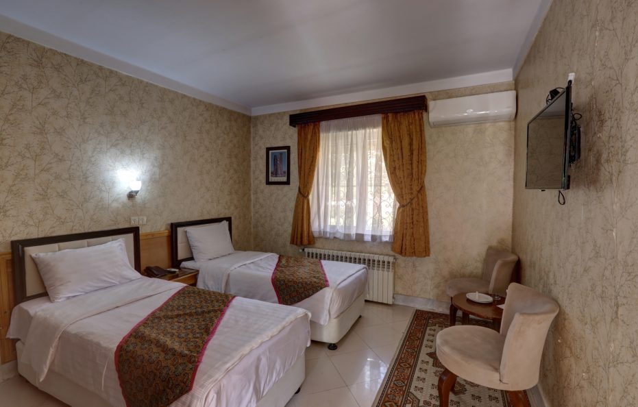 Zanjan Tourist Hotel / Zanjan