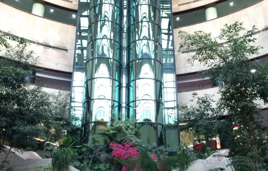 Tabriz El-Goli Pars Hotel / Tabriz