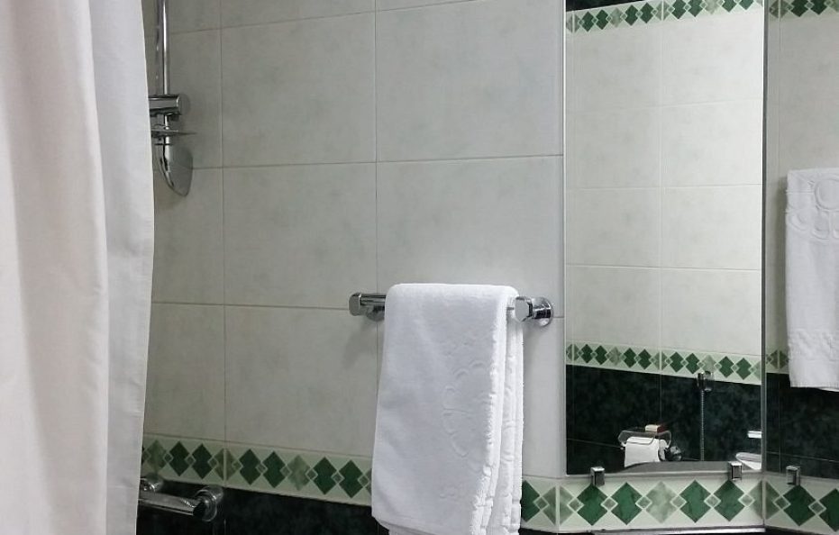 Tabriz El-Goli Pars Hotel / Tabriz