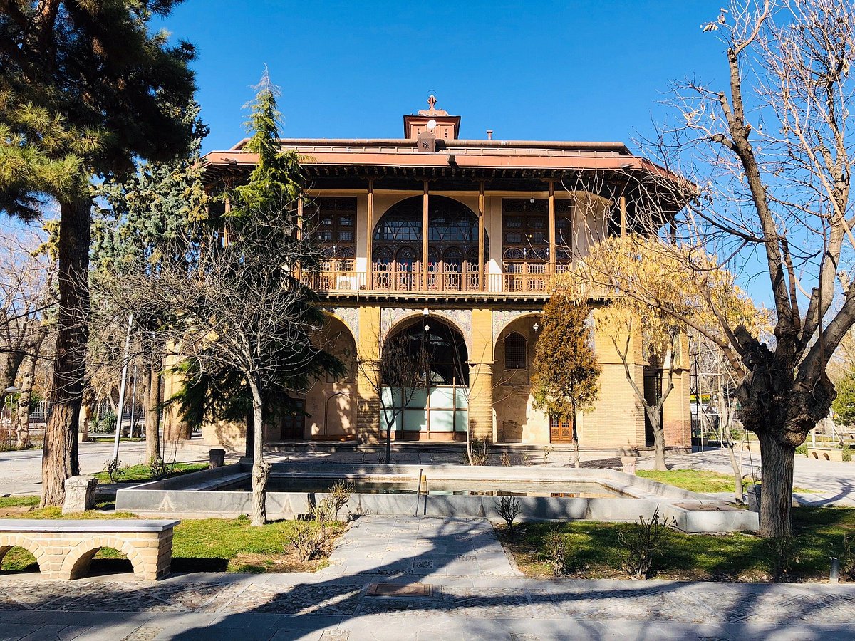 Chehel Sotun Palace, Qazvin
