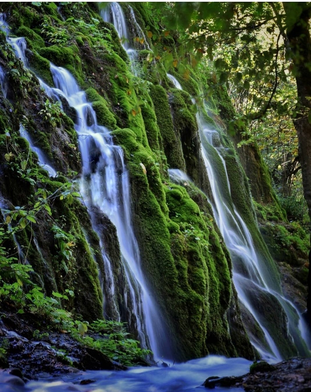 Oben Waterfalls, Sari