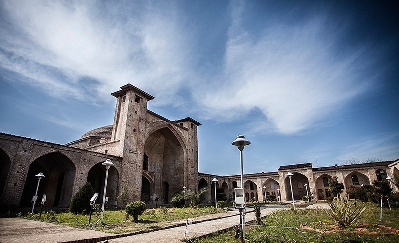 Farahabad Mosque, Sari