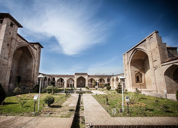 Farahabad Mosque, Sari