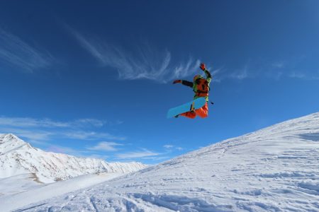 Dizin Skipiste Iran Snowboarden